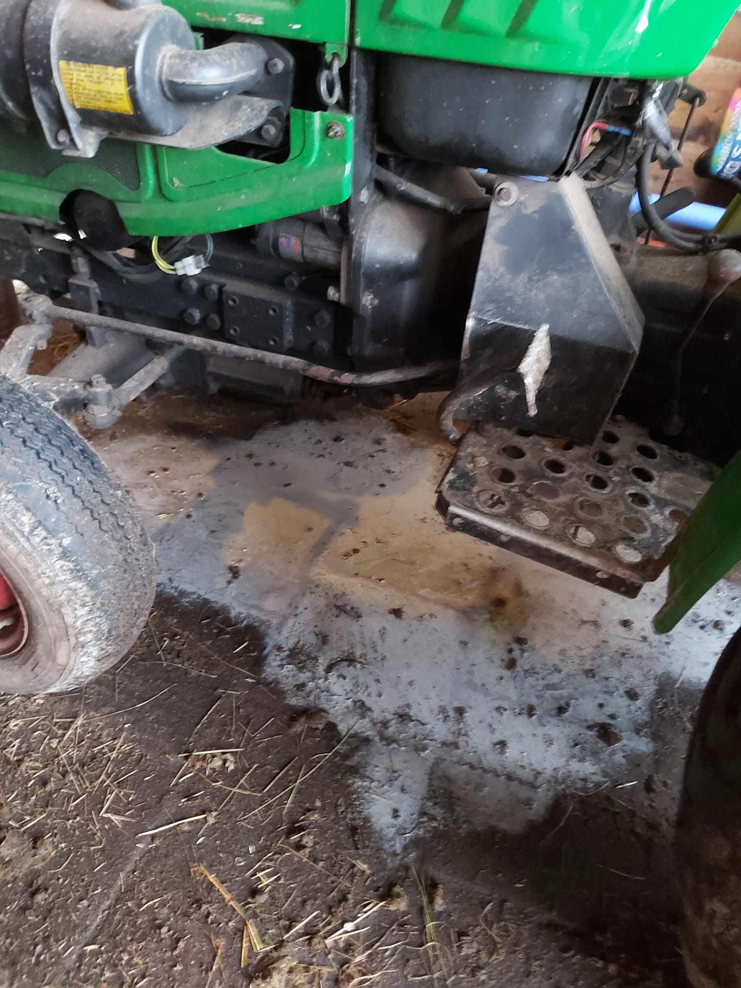 YM186  Oil leak.jpeg