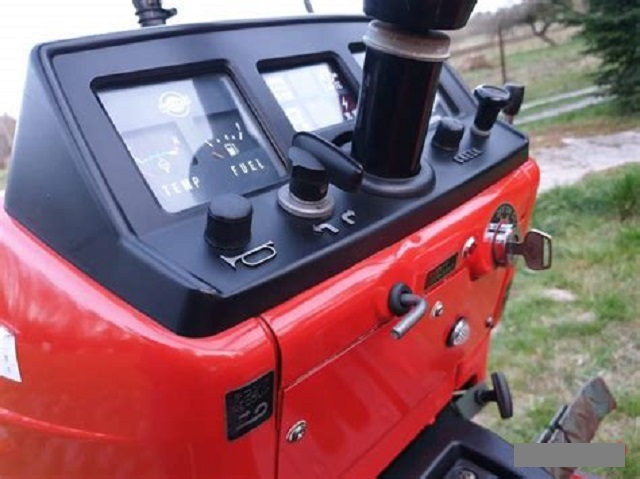 YM2002-DASH-CONTROLS.jpg