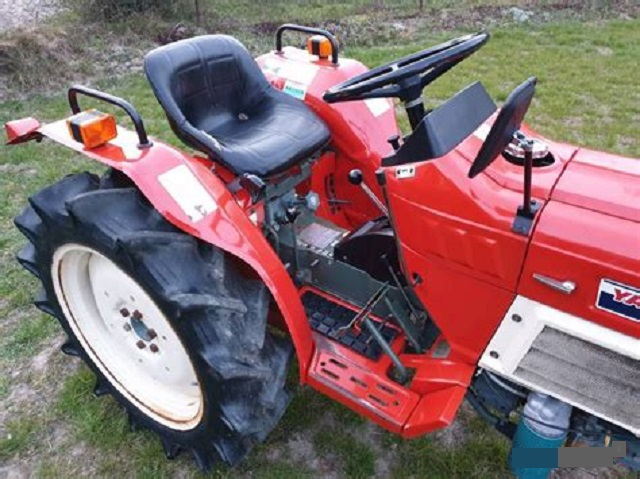 YM2002-OPEN-CAB.jpg