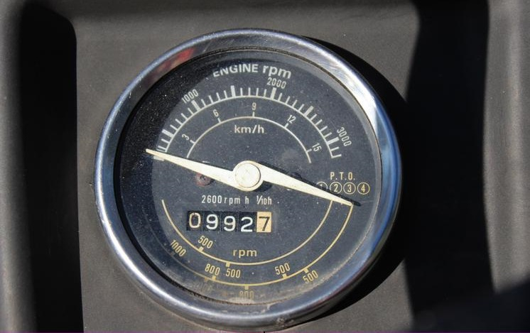 YM3110-TACH-HOUR-GAUGE.jpg