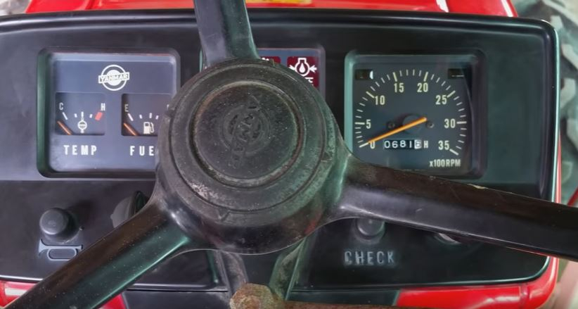 YM4220 tach.JPG