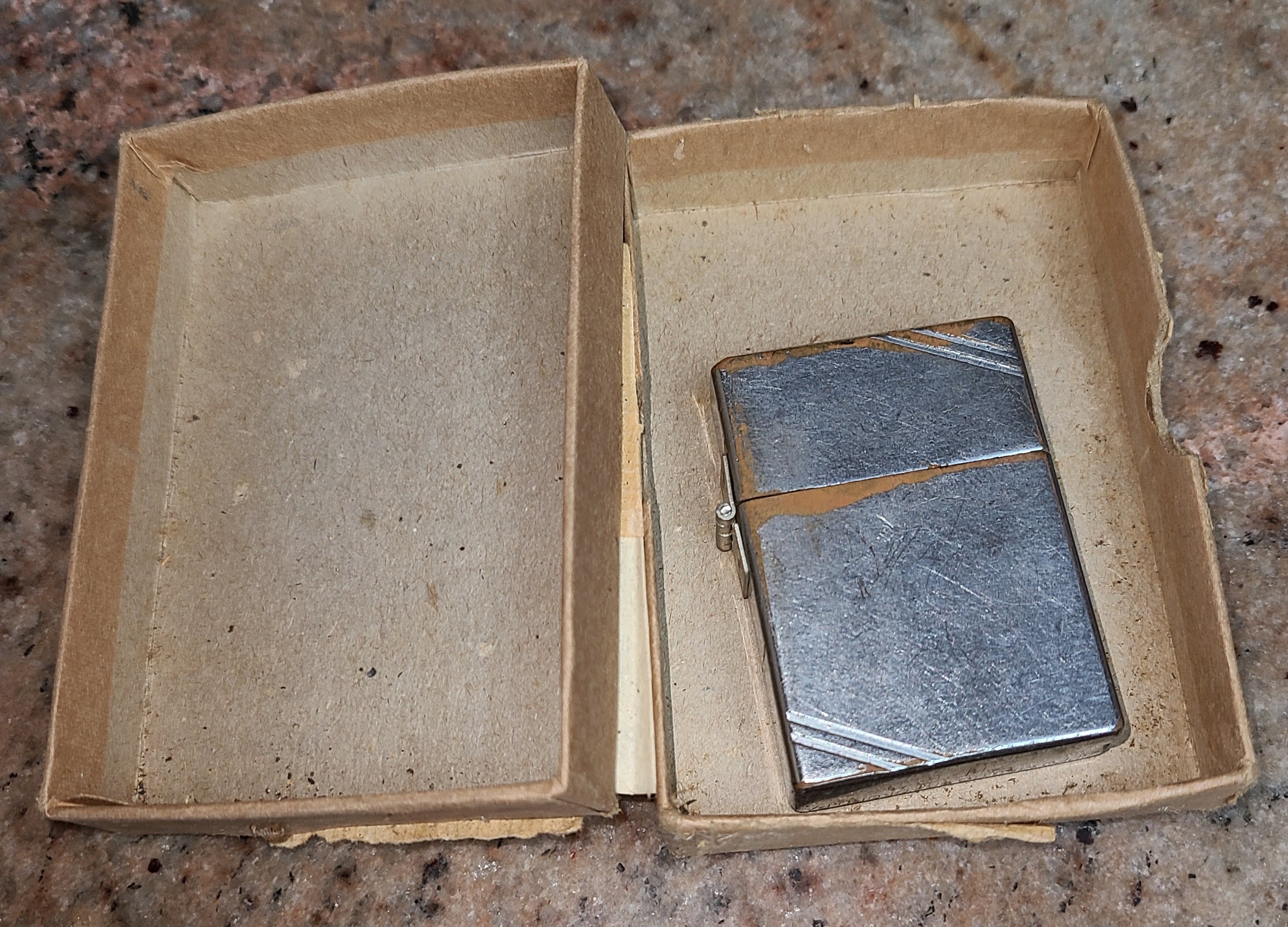 Zippo3.jpg