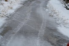 Tracks_on_ice_2.JPG