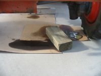 Front axle case oil on ground 6-10-2007 4.jpg