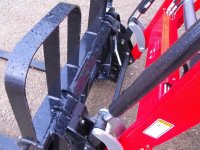 2009MasseyFerguson1643L-pallet-forks-quick-attach.jpg
