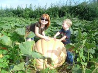 Abby_Garret_and_215_pounder[1].jpg