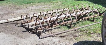 800px-12_foot_spring-tooth_drag_harrow.jpg