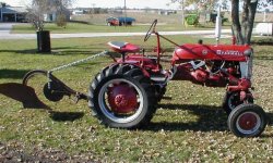 061300_farmall_cub_rightside_3.jpg