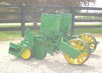 jd2rowcornplanterfunnyleft1195.JPG