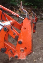 Kubota_B26_FEL_Twist_RHS.JPG