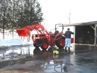581671-washingtractor.jpg