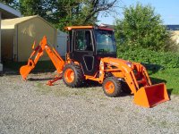 Kubota with backhoe 002.jpg