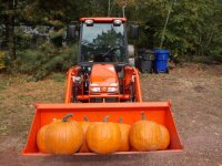 Kubota B3030 & Pumpbins EM.JPG