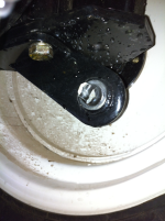 287502d1352125429-boomer-30-broken-stabilizer-mount-right-stabilizer-mount.png