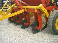 taylor5.5hoppers49780notill3seedboxes3pt-pull2750z.JPG