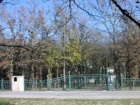 561048-gate.jpg