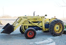 023_Ford3400_tractor.jpg