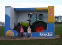 _42401018_tractor416.jpg