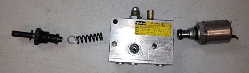 20MTLiftLowerValve_apart.jpg