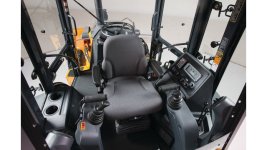 backhoe-john-deere--controls-1_10831225.jpg