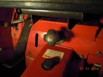 Mahindra 2810 hydraulic knob 004.jpg