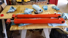 New cylinder below factory lift cylinder 141030.jpg
