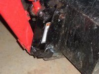 666119-loader quick-attach closeup_rs.jpg