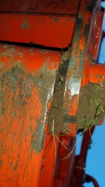 Close-ups of Dirt in Boom Pin-Hinge Area 2015-12-11 009.jpg