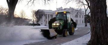 ap_white_house_snow_.jpg