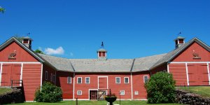 HorseshoeBarn.jpg