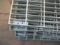 Steel-Bar-Grating-walkways-platforms-safety-barriers-drainage-covers-and-ventilation-grates.jpg