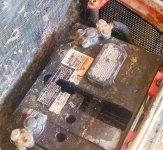 tractor_battery1.jpg tractor_battery1.jpg