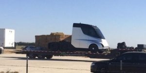 tesla-semi-truck-1507041200.jpg