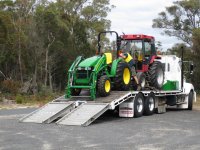 JD4105 arrives02.JPG