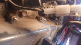 glow plug in engine with glow rail removed.jpg