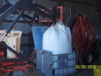 unloading grain 010.JPG