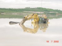 35-223321-Komatsuexcavatoroops.jpg
