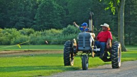 Three-wheeled_tractor,_front_view.jpg