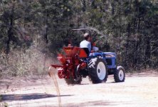 867025-plant the corn0156.jpg