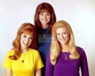 Young Hooterville gals.jpg