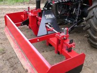 867962-BOXBLADE CLOSE-UP ON TRACTOR.JPG