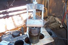 884604-Dozer Piston 016 (Small).jpg