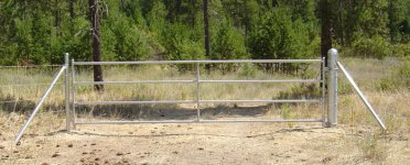 barbed wire 04.jpg barbed wire 04.jpg