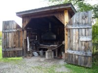 51bb4c47619bf38e409555006c32db48--blacksmith-shop-blacksmithing.jpg