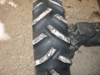 studded tire front.jpg