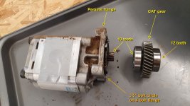 tractor_hydraulics_fail_main_pump_and_gear_small.jpg