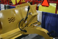 apron lift arm.JPG