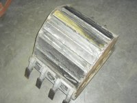 bucket wear plates (528 x 396).jpg