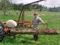 Scott Walton's (Dumb Logger) log picker-upper.jpg