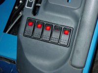 327443-LA_GEORGE_TC24D_Strobe_switchs.jpg
